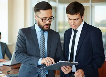 Provides expertise on legal matters and compliance. - 雷竞技